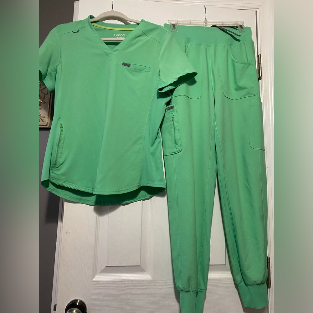 Women’s Landau Jogger Scrub Set